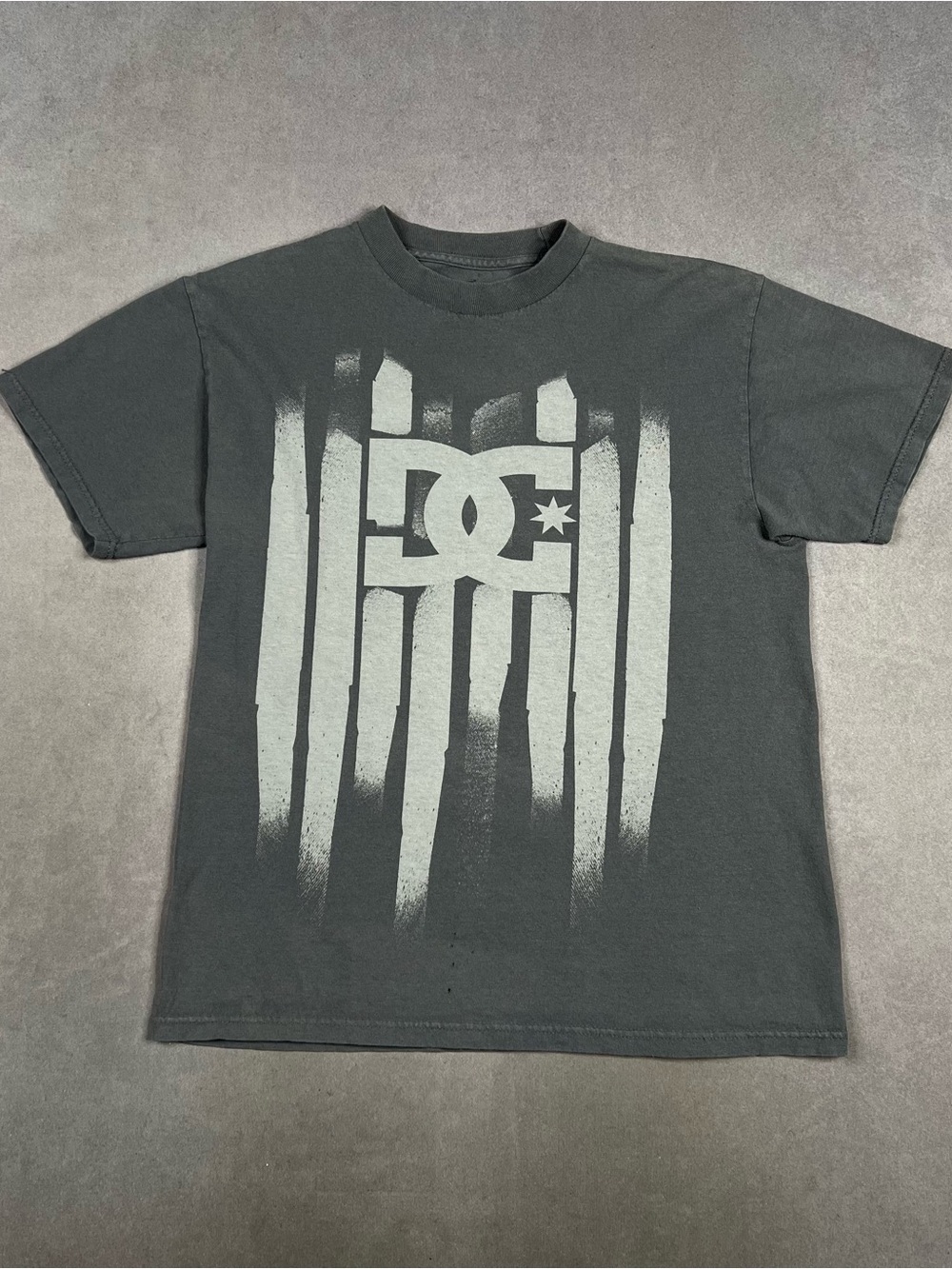 DC Graphic Tee in Gray Size Medium y2k